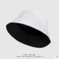 Detailansicht des wendbaren Schwarz-Weiß-Fischerhuts, schlichtes Design für jeden Tag. - M (56-58cm) / Doppelseitig Schwarz und Weiß