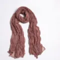 Einfarbiger knitteriger Voile Schal für Damen, leichtes, atmungsaktives langes Tuch. - Altrosa