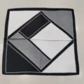 Klassisches schwarz-weißes geometrisches Seidentuch, elegantes 70cm Halstuch für Damen. - Schwarz-Weiß-Patchwork-Seiden-Kleinquadratschals