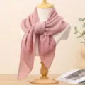 Elegantes einfarbiges plissiertes quadratisches Damentuch, weiches modisches Kopftuch Accessoire. - Altrosa
