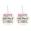 Bunte hölzerne ohrringe mit lustigem schulmotiv für den perfekten abschluss tag stil. - Runder Anhänger Blitz-Stil (HAPPY last day of SCHOOL)