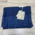 Écharpe d'hiver épaisse unie style cachemire pour femme en variante bleu foncé. - Écharpe et châle bleu marine
