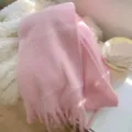 Écharpe d'hiver rose confortable à franges pour femmes, châle doux et chaud effet cachemire. - Écharpe rose unie