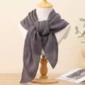 Foulard quadrato plissettato in tinta unita da donna, elegante accessorio per collo e testa. - grigio melange