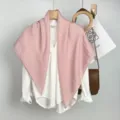 Elegante sciarpa quadrata plissettata rosa da donna, copricapo in lino 90x90 cm moderna. - Rosa