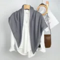 Sciarpa quadrata plissettata in seta finto lino tinta unita, 90x90cm, foulard da donna. - Grigio scuro