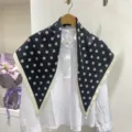 Foulard triangolare a pois neri e bianchi, elegante sciarpa retrò da donna, scialle alla moda. - Bandana triangolare nera a pois