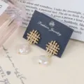 Barocke Süßwasserperle Ohrringe, vintage goldene texturierte Metall Ohrstecker für elegante Damen. - Barock Hohl Gewebt Stil (E2123)