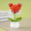 Handgemaakte gehaakte vos bloem potplant detail, schattig wollen decoratie ornament. - Vos potplant