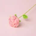 Handgehäkelte rosa Nelke Blume einzelner Stiel mit grünem Blatt für schöne Deko - Hellrosa