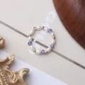 Natürliche Süßwasserperle und Amethyst Perlen Stretch Ring mit vergoldeten Perlen. - Ringe mit Amethyst und Perlen