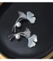 Ginkgo leaf brooch variant, silver tone with pavé stones, mother of pearl and round pearl. - CXZ111 Ginkgo Leaf Pearl Style / Silver