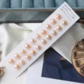 Rosa Süßwasser Perlen Ohrstecker Set lose Perlen auf Displaykarte Variante für Schmuck - 4-4.5mm / 10 Paare Set / Natürliches Orange