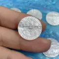 Natural mother of pearl round cross pendant DIY religious fashion jewelry accessory charm - 20mm / 10 Pieces/Pack / Without Hole
