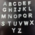 Natürliche Perlmutt 26 englische Buchstaben Muschel Perlen für DIY Schmuck Zubehör Accessoires - Buchstabe A