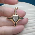 Herz Zirkon Anhänger, minimalistischer goldener Kreuz Halskette Charms für DIY Schmuck. - Weiß