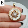Squisito ciondolo da donna a stella a otto punte in madreperla bianca con zirconi lucidi. - Lettera B