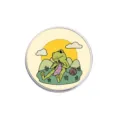 Gros plan detaille du pin's en metal grenouille mignon, joli badge motif tricot. - Style Grenouille Mignonne Vintage (YP3937)