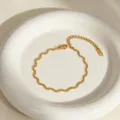 Exquisite gold-plated wavy chain bracelet, elegant minimalist design for daily wear and gifts. - Bracelet / Gold