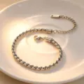 Exquisite metal twist chain bracelet with lobster clasp and extension, elegant detail style. - Bracelet / Steel