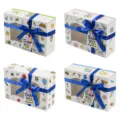 Schul-Themen-Geschenkboxen mit blauen Schleifen und Dankeschön-Etiketten für Lehrer. - 12er Set / Lehrertag Fenster Geschenkbox