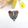 Halloween scheletro gabbia toracica acrilico ciondolo DIY fascino zucca orecchini - Stile Cassa Toracica Scheletro Con Fiori (5)