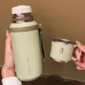 Bouteille isotherme en acier inoxydable avec infuseur à thé, gourde de grande capacité. - Vert