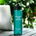 Botella de agua deportiva de plástico de 750ml con tapa de pajita y correa para fitness al aire libre - 245 Verde esmerilado