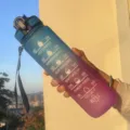 Bouteille d'eau de motivation dégradée avec repère temporel, grande gourde de sport. - 776 Bleu
