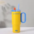 Grande bicchiere termico in acciaio inox con manico e cannuccia in vivace colore giallo. - 720ml / Giallo