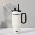 Grande bicchiere termico in acciaio inossidabile con manico e cannuccia per auto e viaggio. - 720ml / Bianco