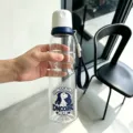 Bouteille d'eau de sport en plastique transparent avec joli imprimé dinosaure et sangle de transport. - Tasse / Gris [dragonne incluse] 720ml