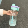 Große Kapazität Spray Wasserflasche mit Strohhalm für Mädchen, süßer Sommer Sport Becher. - 800ml / Blau