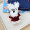 Süßer gelehrter Hund Plüsch Schlüsselanhänger, lockiger zerzauster Welpe Trend Plüschpuppe. - Ketten-Stil / Gekleideter Hund (Weiß)