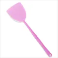 Durable plastic fly swatter with extended handle, household mosquito mesh tool for summer use. - Pink