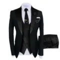 Détail de costume trois pièces noir slim pour homme, blazer mariage gilet et pantalon. - Noir