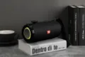 Enceinte bluetooth sans fil portable avec éclairage RGB dynamique et design étanche extérieur. - Noir