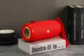 Enceinte Bluetooth portable et étanche avec lumières LED colorées et sangle de transport. - Rouge
