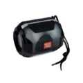 Gros plan sur le haut-parleur Bluetooth sans fil portable, montrant sa texture et sa lanière. - Noir
