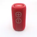 Tragbarer roter Stoff-Netz-Wireless-Bluetooth-Lautsprecher mit großen Tasten Detail. - Rot