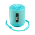 Tragbarer kleiner Bluetooth-Lautsprecher in Cyan mit praktischer Trageschlaufe, Detailansicht. - Grün