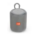 Tragbarer kabelloser Bluetooth-Stofflautprecher mit Trageschlaufe und orangefarbenem Etikett. - Silbergrau