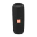 Nahaufnahme des tragbaren schwarzen Bluetooth-Lautsprechers mit Stoffnetz und T&G-Logo. - Schwarz