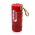 Tragbarer roter Bluetooth Lautsprecher Detailansicht mit LED Licht und Lederhandschlaufe. - Rot