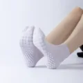 Antislip yogasokken voor dames, ademende pilates fitness sokken in lichtpaarse kleur. - Eén maat / Lichtpaars