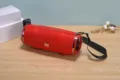 Tragbarer kabelloser Bluetooth-Lautsprecher mit Gurt wasserdichter Bass Outdoor Audio - Rot