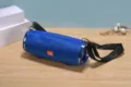 Tragbarer kabelloser blauer Bluetooth Lautsprecher mit Gurt, Outdoor Audio Gerät. - Blau