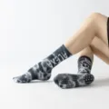 Κάλτσες γιόγκα αντιολισθητικές tie-dye για γυναίκες, κάλτσες πιλάτες και γυμναστικής άνετες. - Ένα μέγεθος / Μαύρο Μελάνι