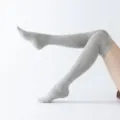 Grijze over-de-knie yogasokken, warme en antislip winterdanssokken voor dames. - Eén maat / Lichtgrijs