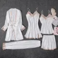 Set pigiama 5 pezzi in simil seta bianca con delicato pizzo, comodo abbigliamento da notte. - Taglia S / Set / Bianco